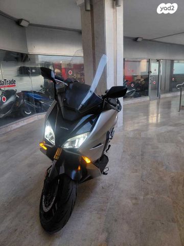 הונדה פורזה 750