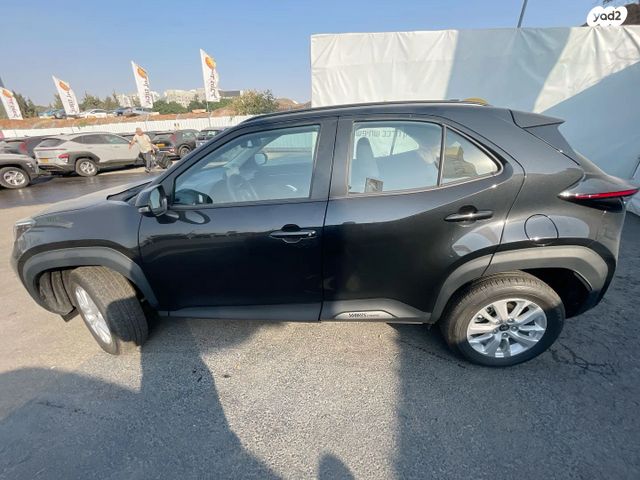 טויוטה יאריס קרוס