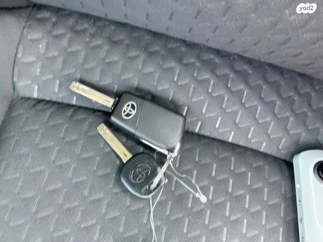 טויוטה יאריס קרוס