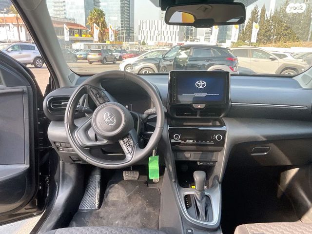 טויוטה יאריס קרוס