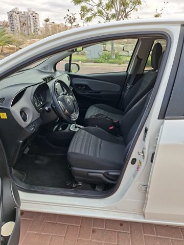 טויוטה יאריס