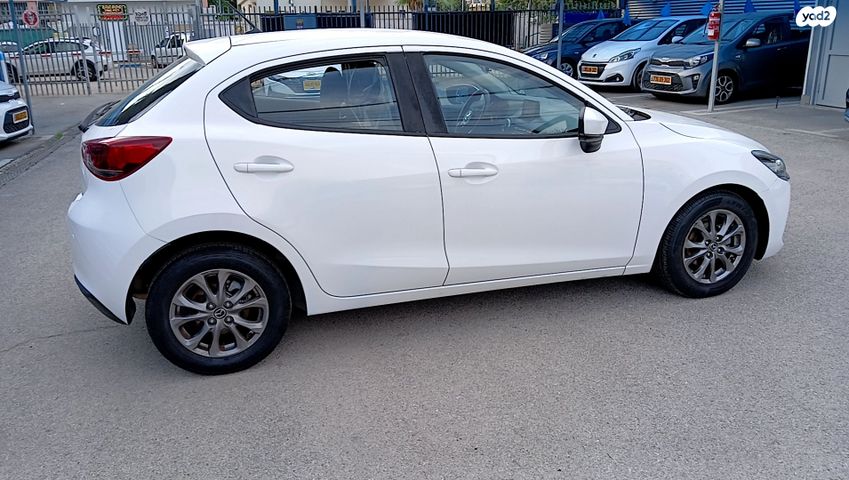 מודעת רכב מאזדה 2