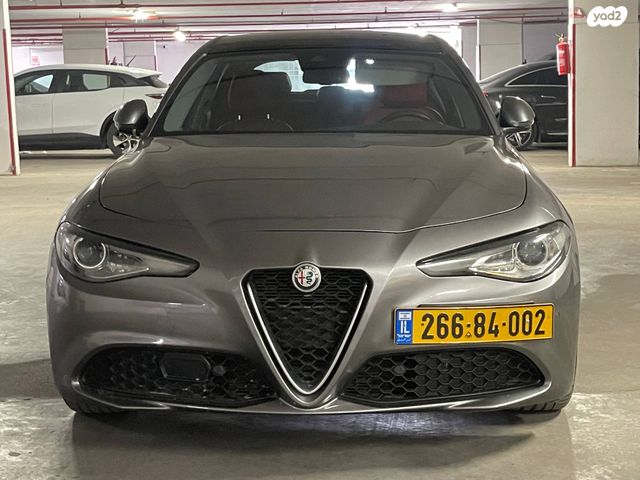 מודעת רכב אלפא רומיאו ג'וליה