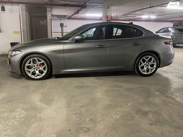 אלפא רומיאו ג'וליה