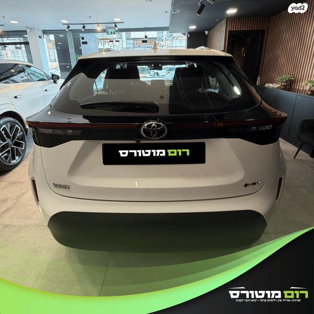 טויוטה יאריס קרוס