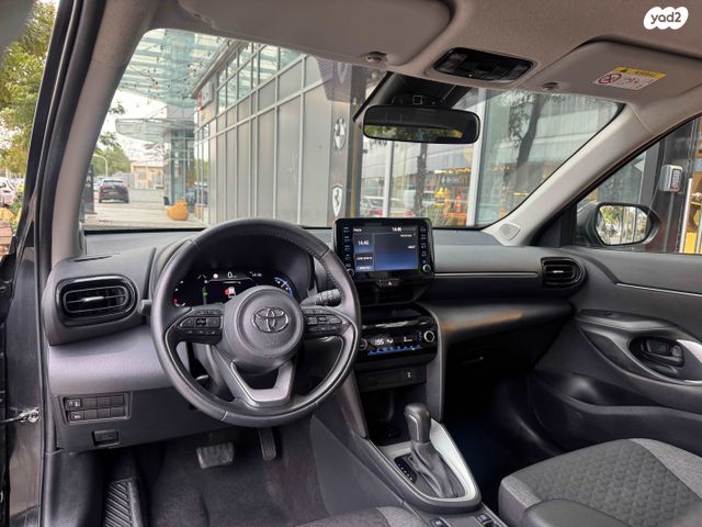 טויוטה יאריס קרוס