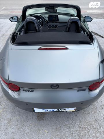 מודעת רכב מאזדה MX-5