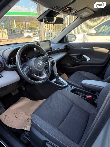 טויוטה יאריס קרוס