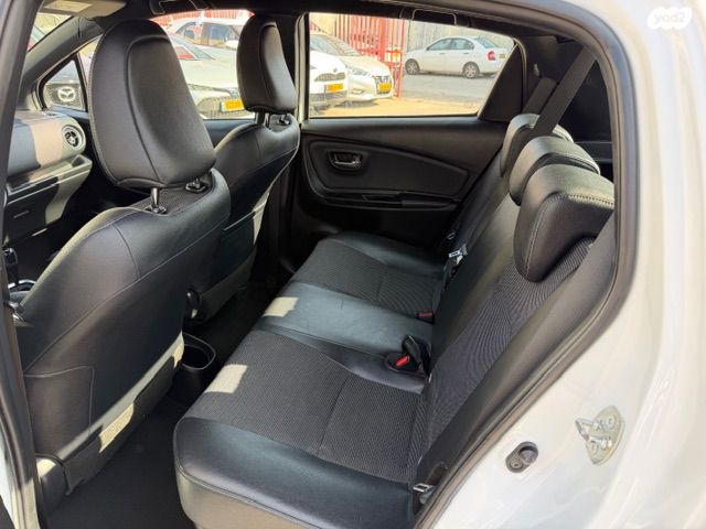 טויוטה יאריס