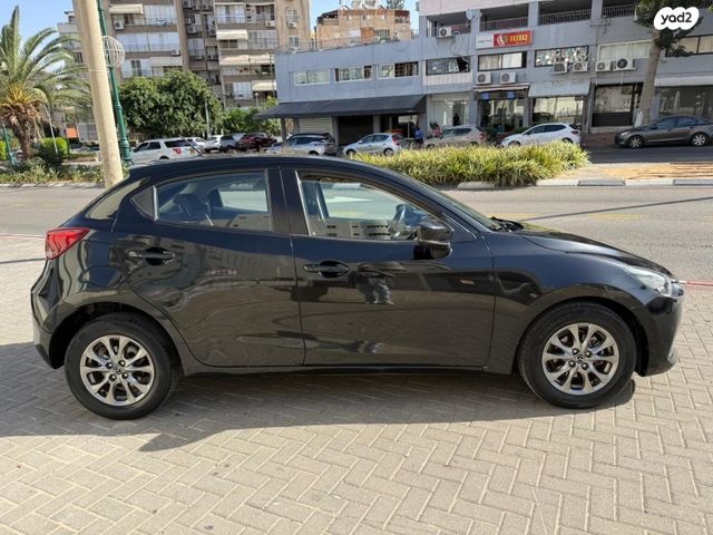 מודעת רכב מאזדה 2