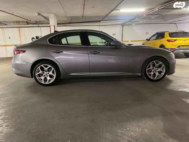 אלפא רומיאו ג'וליה