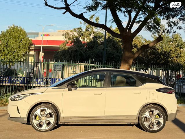 ג׳ילי Geometry C