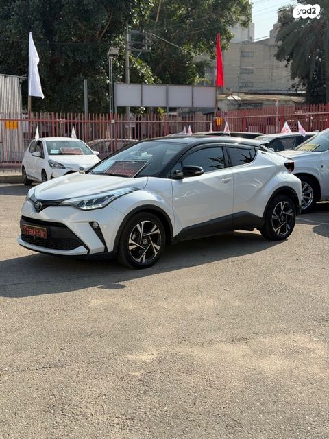 מודעת רכב טויוטה C-HR