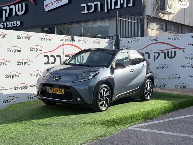 טויוטה אייגו X