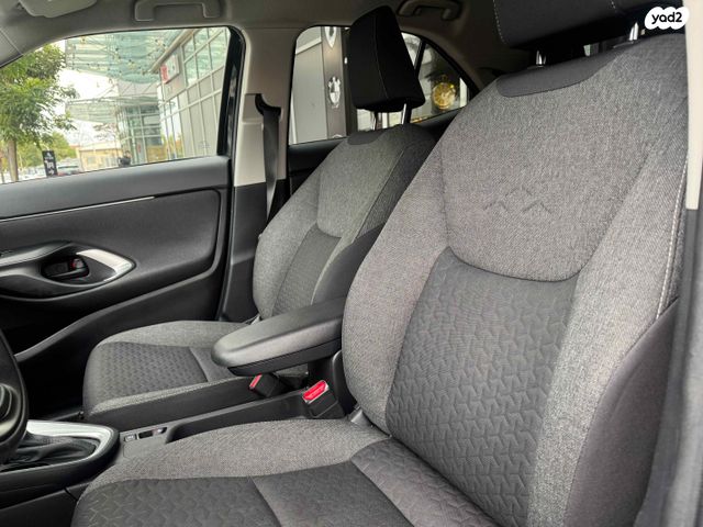 טויוטה יאריס קרוס