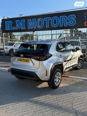 טויוטה יאריס קרוס