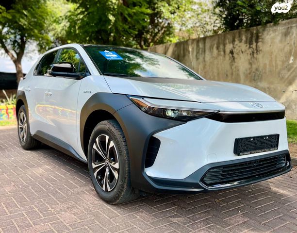 מודעת רכב טויוטה bZ4X