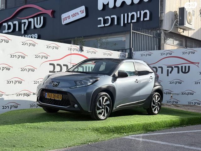 טויוטה אייגו X