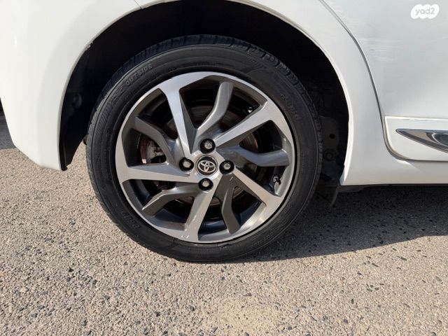 טויוטה יאריס