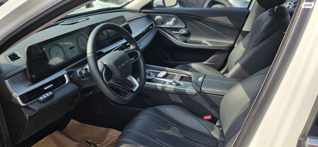 צ׳רי אריזו 8