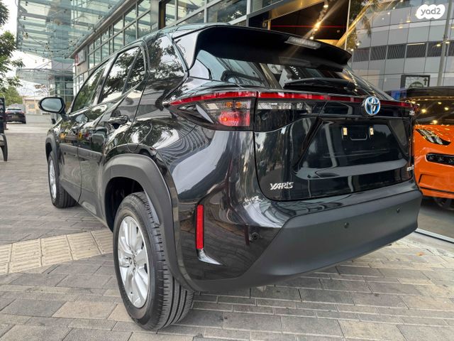 טויוטה יאריס קרוס