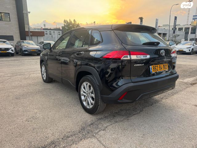 טויוטה קורולה קרוס