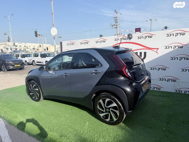 טויוטה אייגו X