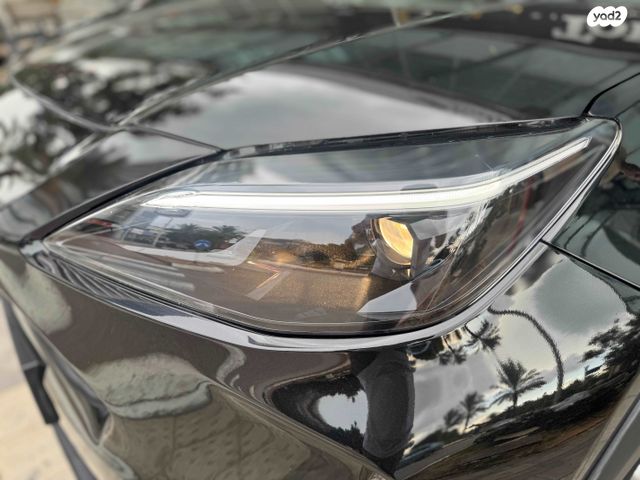 טויוטה יאריס קרוס