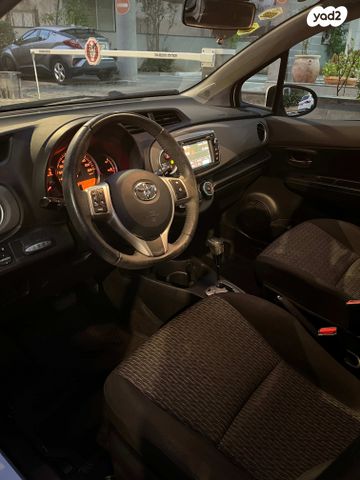 טויוטה יאריס