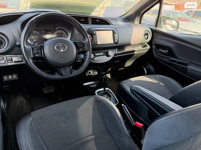 טויוטה יאריס