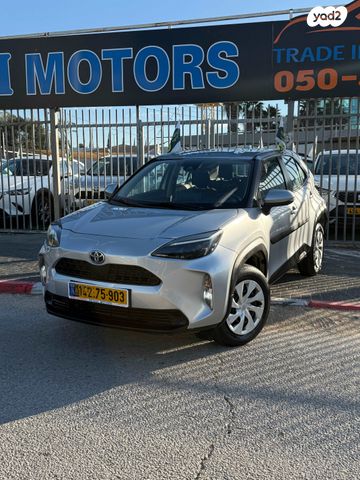 טויוטה יאריס קרוס