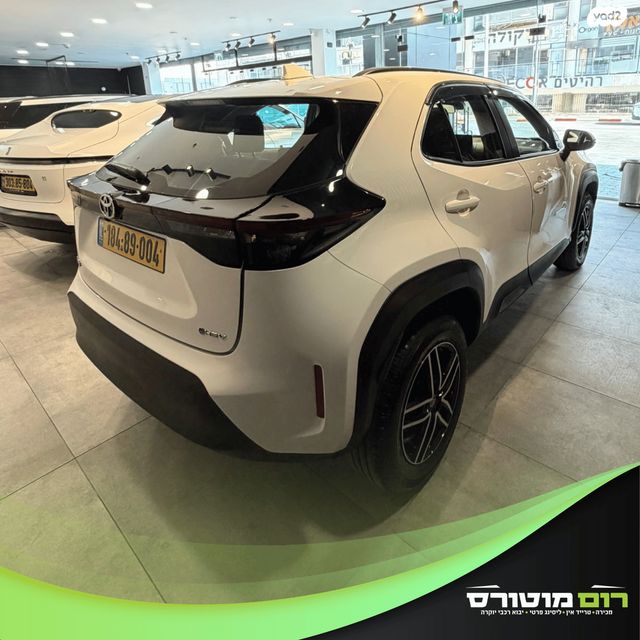 טויוטה יאריס קרוס