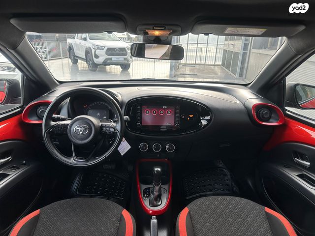 טויוטה אייגו X