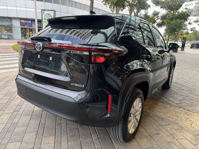 טויוטה יאריס קרוס