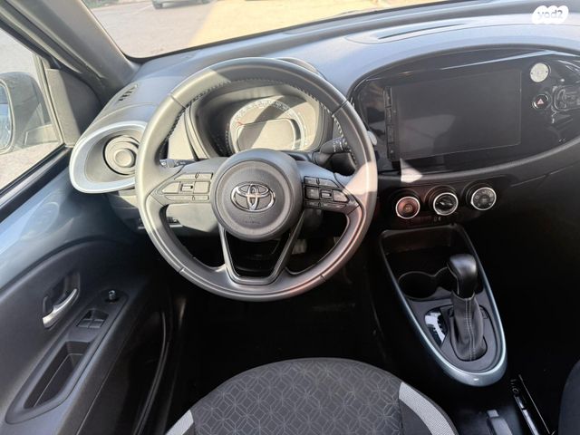 טויוטה אייגו X