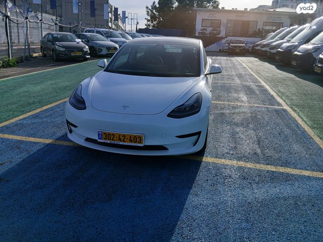 מודעת רכב טסלה מודל 3