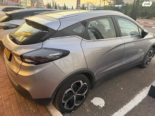 מודעת רכב ג׳ילי Geometry C