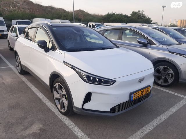 מודעת רכב ג׳ילי Geometry C