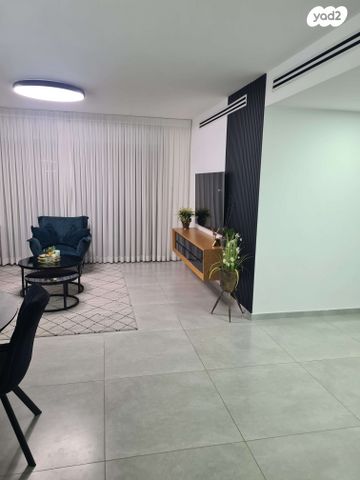 דירה, הר הצופים 52, רחובות ההולנדית, רחובות