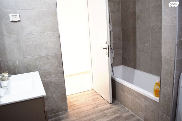 דירה, השקד 28, רכסים, רכסים