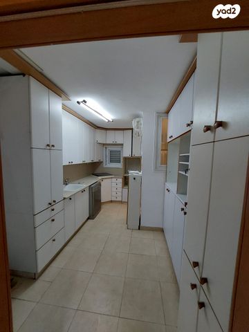 דירה, קדושי קהיר 28, נאות רחל, חולון