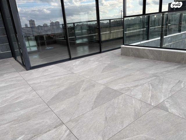 שולמית אלוני 13