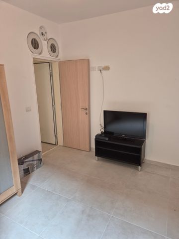 דירה, יואב 14, חרוזים, רמת גן