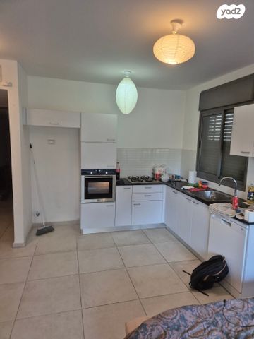 דירה, יואב 14, חרוזים, רמת גן