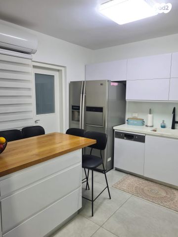 דירה, הר הצופים 52, רחובות ההולנדית, רחובות