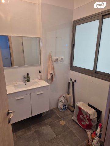 דירה, יואב 14, חרוזים, רמת גן