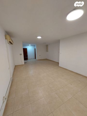 דירה, קדושי קהיר 28, נאות רחל, חולון