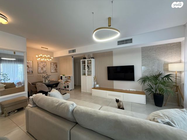 דירה, רזיאל 50, החותרים, טירת כרמל