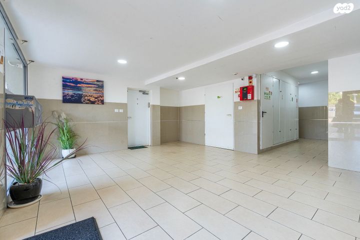 דירת גן, טורקיז 33, אבני חן, חריש