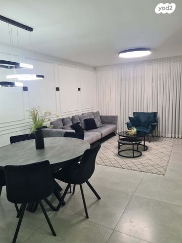 דירה, הר הצופים 52, רחובות ההולנדית, רחובות